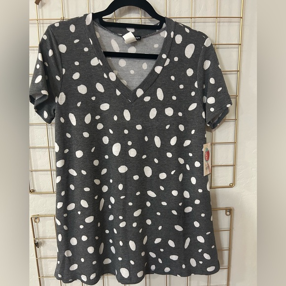 Heimish USA Gray Polka Dot V-Neck Top | NWT | Size Small | Generous Fit - Picture 1 of 4